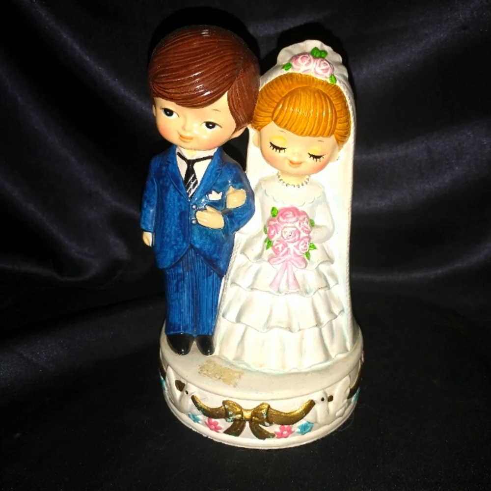 Vintage Bride & Groom - Picture 1 of 6